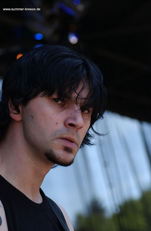 Bild eines Mitglieds der Band Age of Ignorance beim Live-Auftritt.